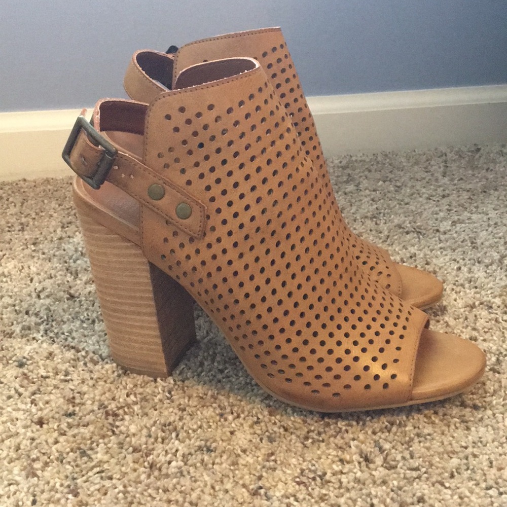 Altar’d State sandals